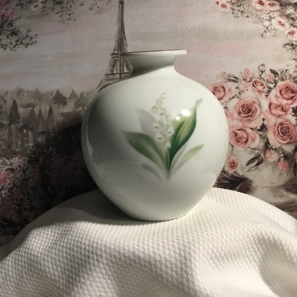 NORITAKE~Vintage Small Bud Vase~White Lily Of The Valley 11cm tall